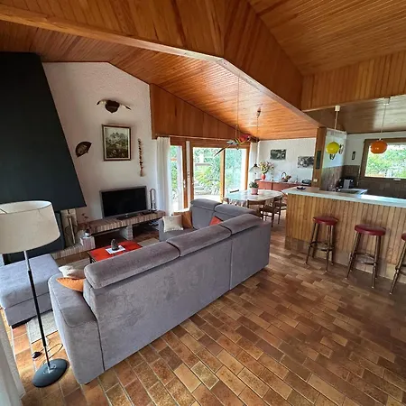 Casa vacanze Maison Familiale Au Milieu Des Pins à - 6 Pers, 300m Du Lac, Ménage Inclus - Fr-1-319-573